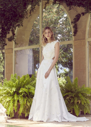 Ivory Embroidery Lace 3D Flowers Breathtaking Wedding Dress